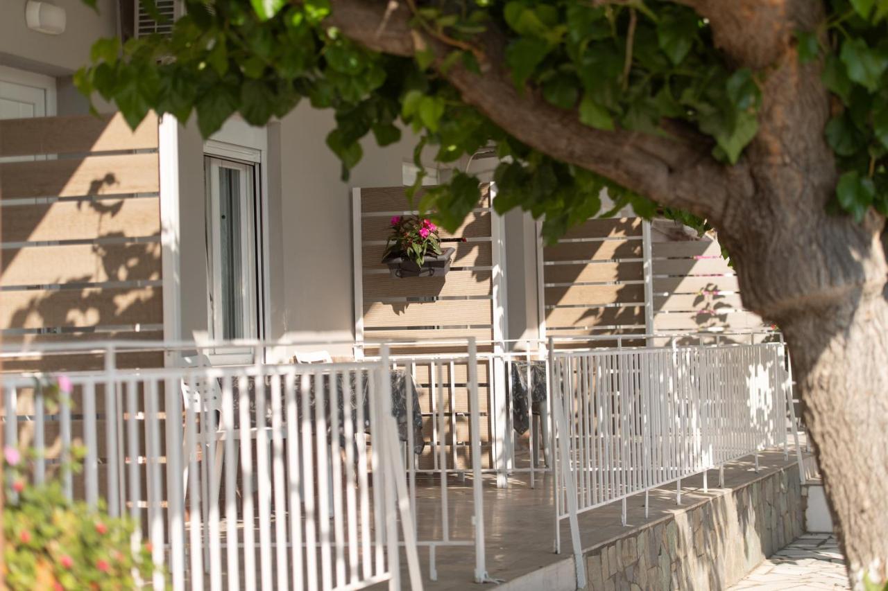 Moukas Seaside Apartments Romantico Selianitika Ngoại thất bức ảnh